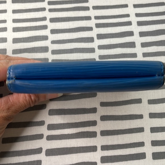 Louis Vuitton Blue Epi Snap close bi fold wallet in great vintage condition - Picture 4 of 15